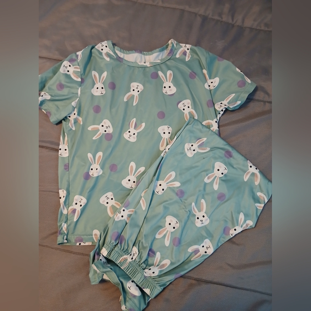 Bunny Print Pajamas - Green